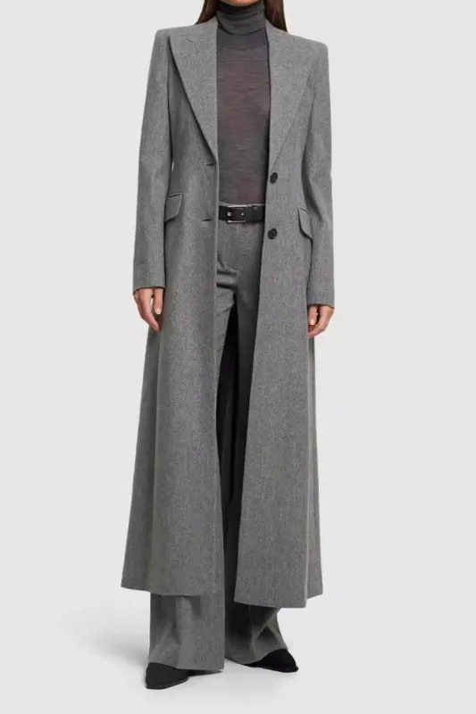 Lapel knap lang frakke sold by Micas