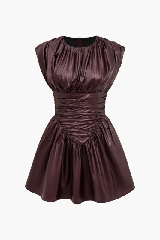 Solid imiteret læder Ruched Mini-kjole sold by Micas