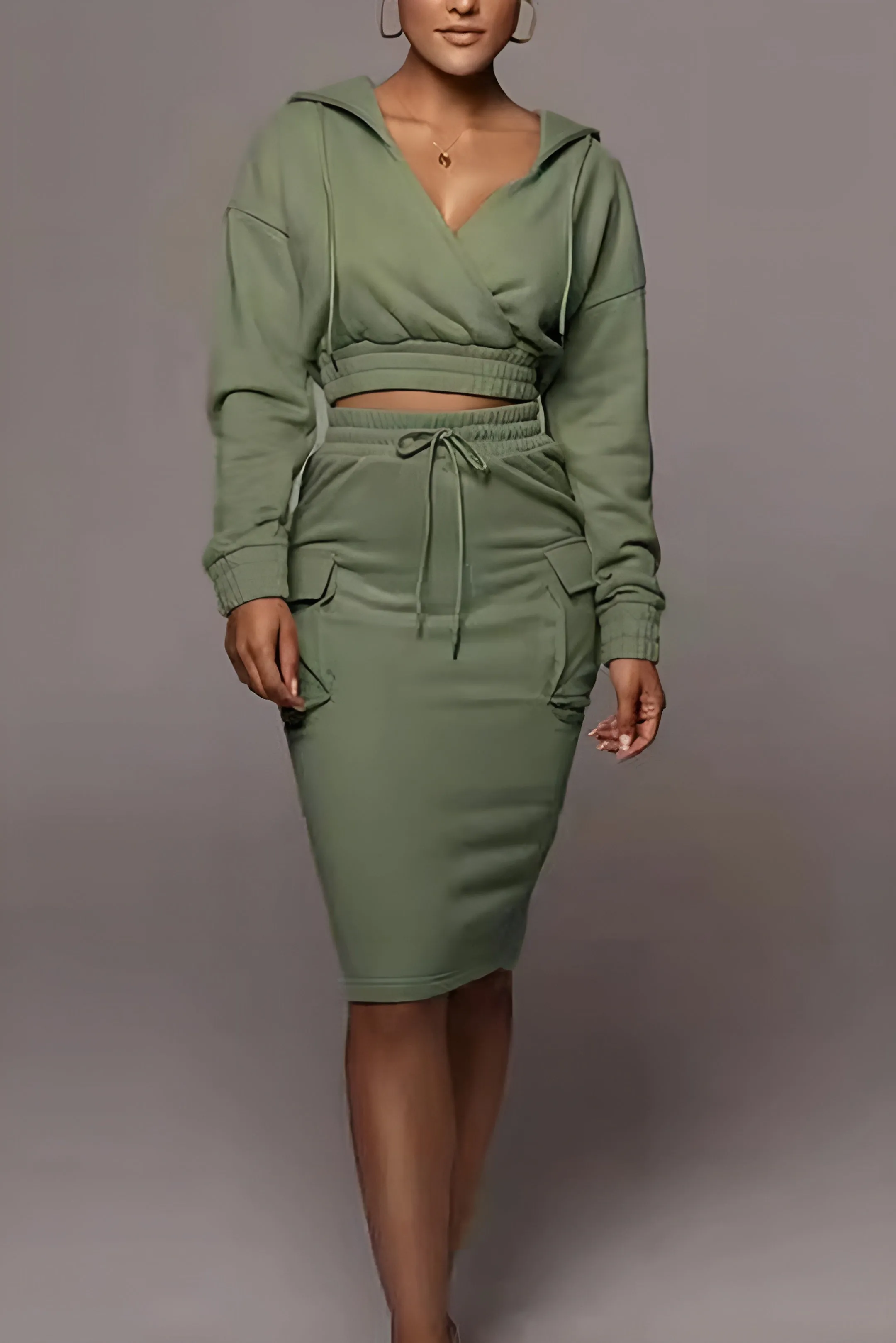 Solid strikket hætte og lomme nederdel sold by Micas