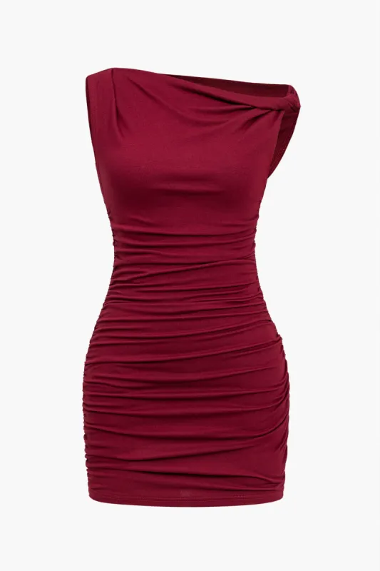 Solid snoet asymmetrisk minikjole sold by Micas