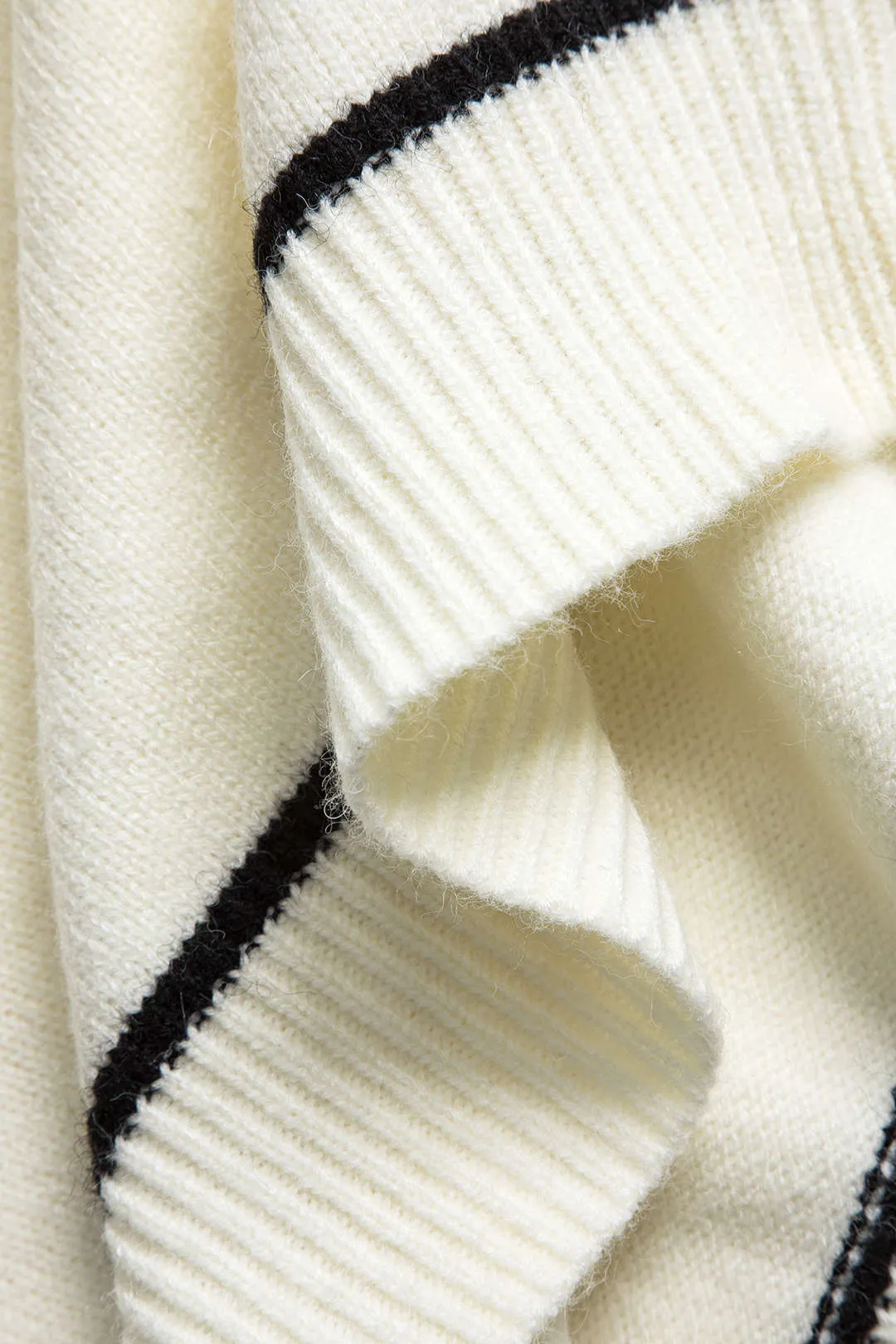 Langærmet trøje med rullekrave i kontrast sold by Micas product image thumbnail 4