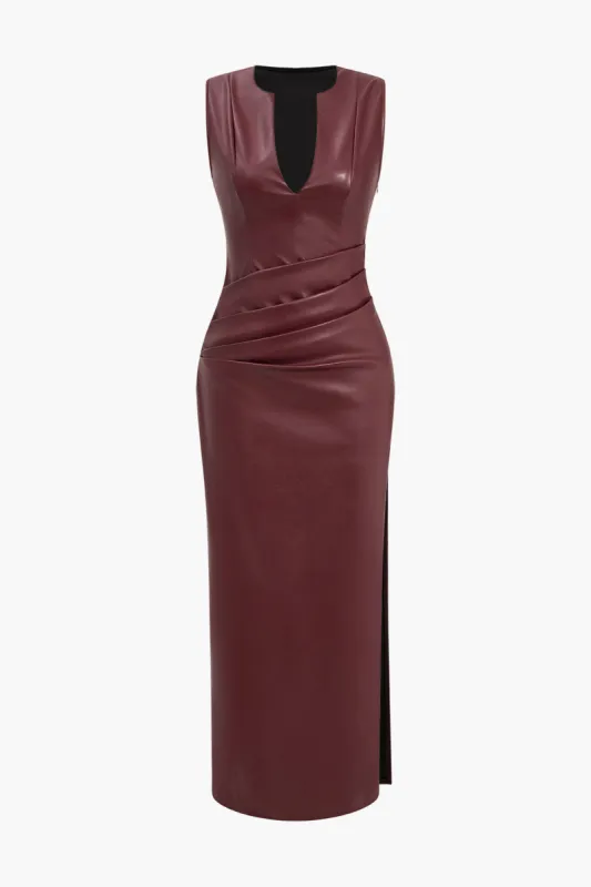 Ruched Maxi-kjole i imiteret læder med V-hals sold by Micas