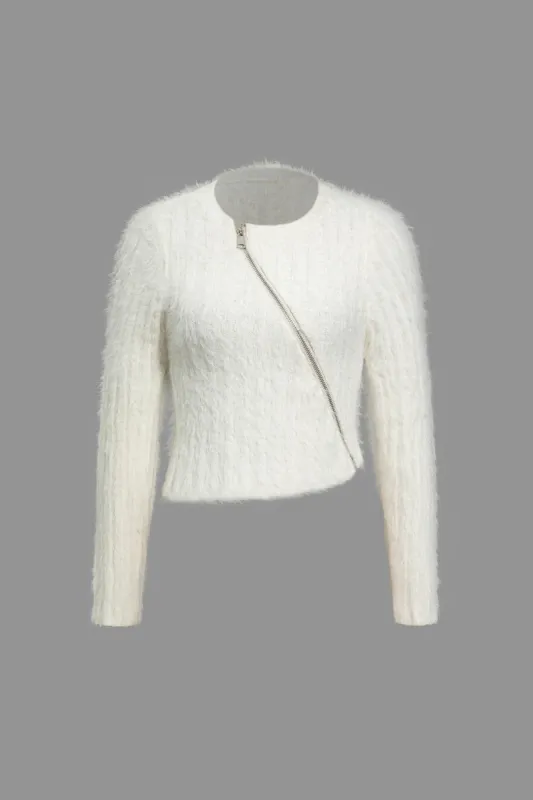Asymmetrisk fuzzy strikjakke med lynlås sold by Micas