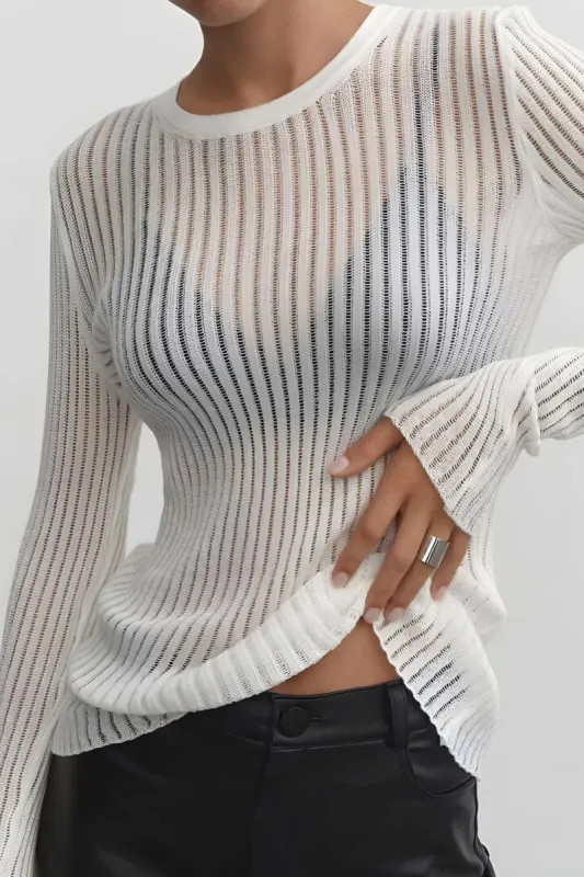 Basic solid strik langærmet top sold by Micas