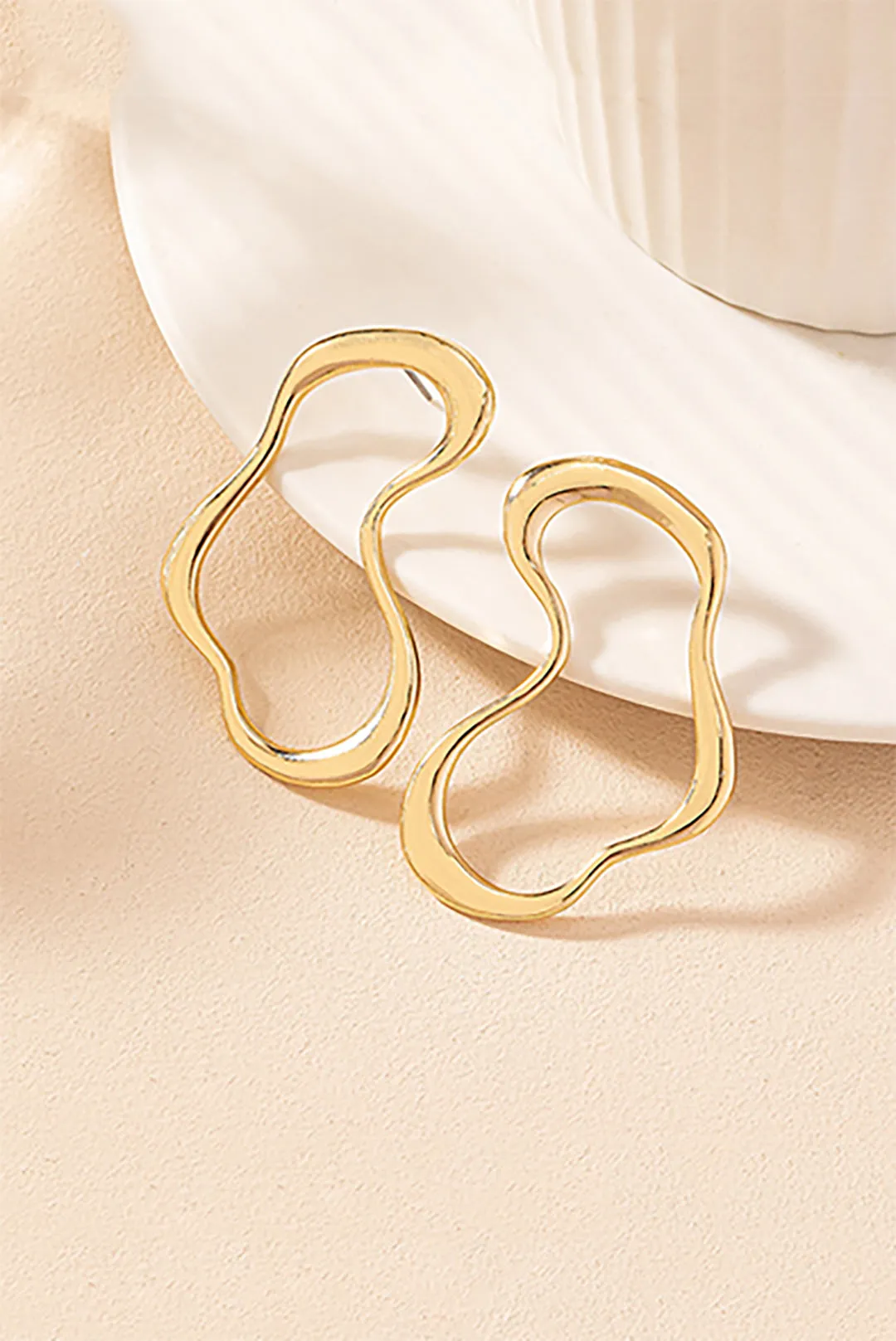 Øreringe med uregelmæssige linjer sold by Micas product image thumbnail 2