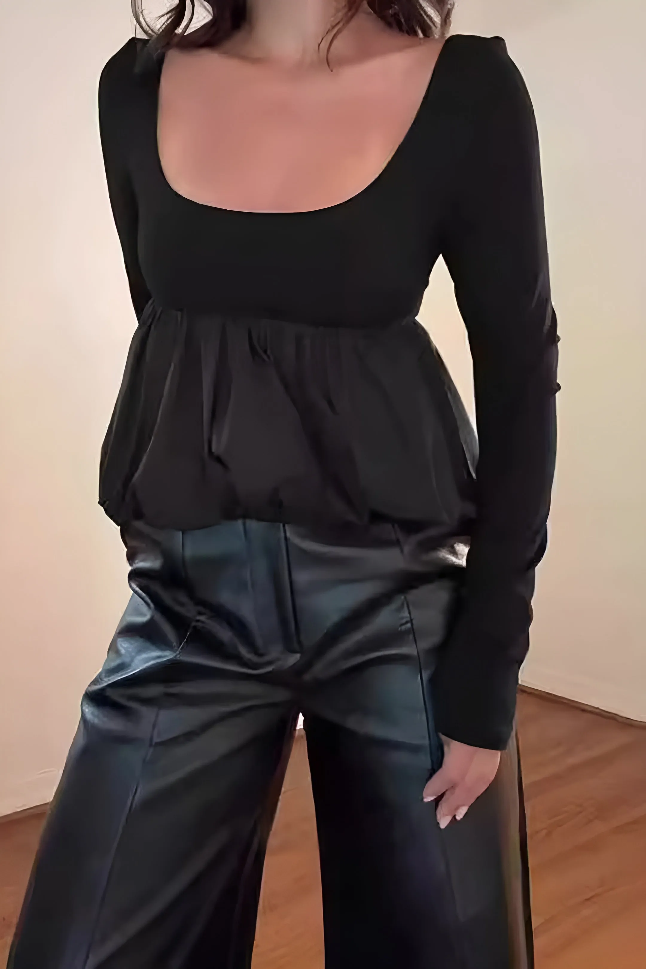 Grundlæggende langærmet top sold by Micas