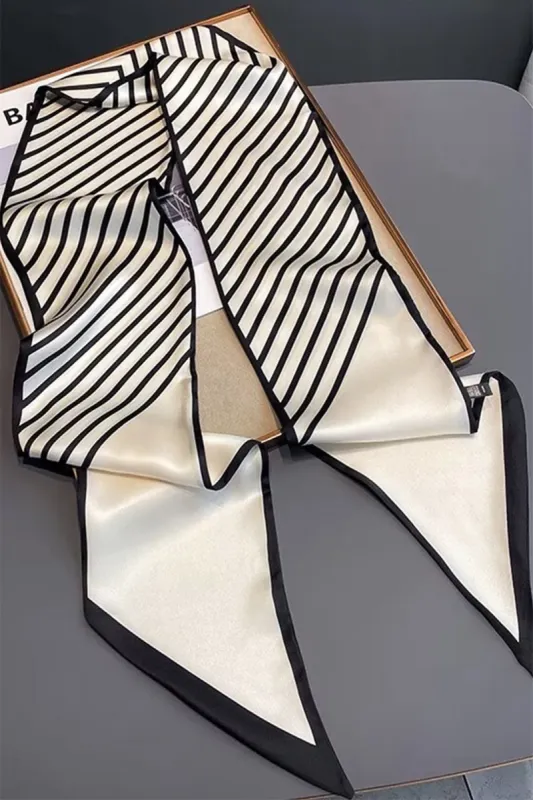 Stripe print tørklæde sold by Micas