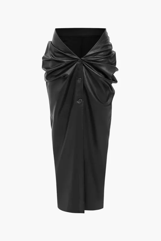 Ruched nederdel i imiteret læder sold by Micas