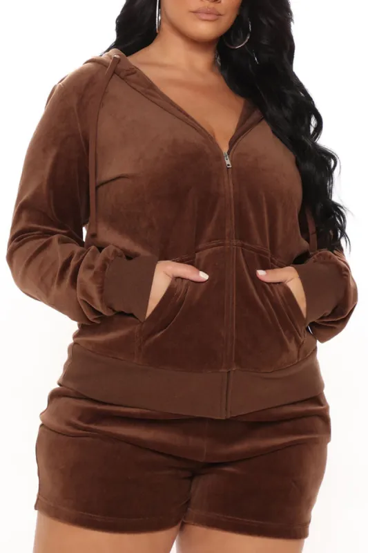 Plus Size Velvet Hætte Snøre Lynlås Top og Shorts Sæt sold by Micas