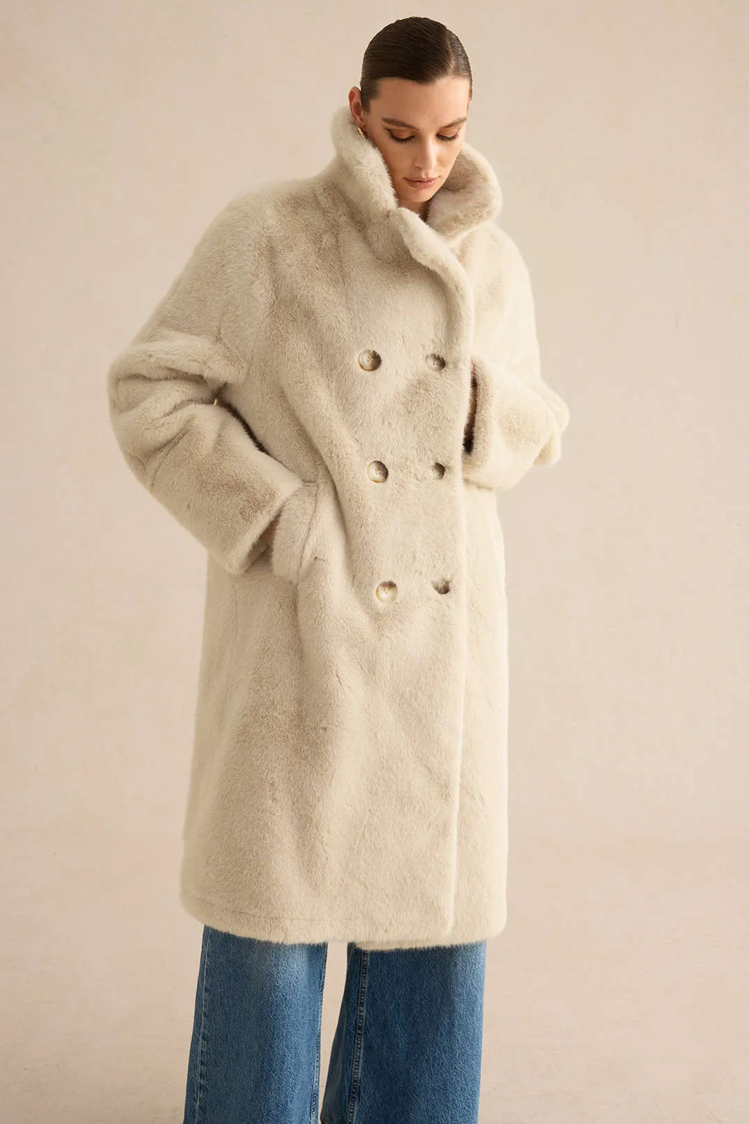 Faux pelsfrakke sold by Micas