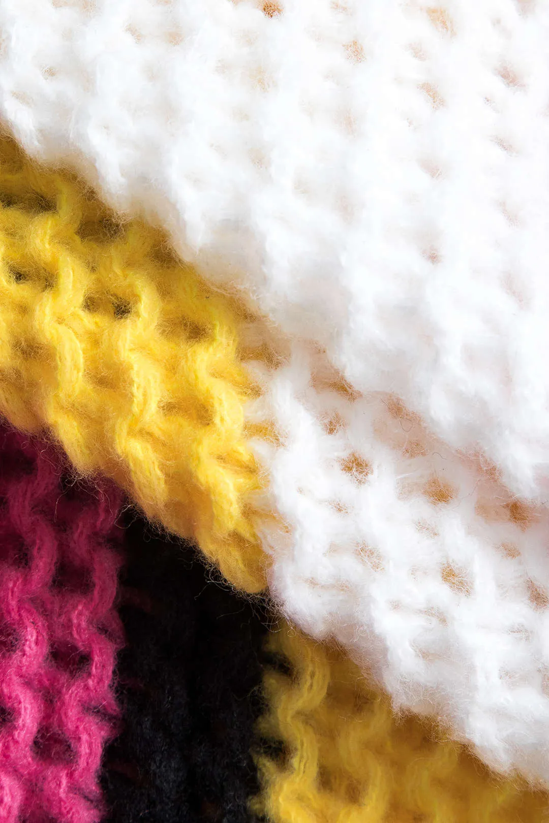 Kontrast Hollow Out Crop Sweater langærmet top sold by Micas product image thumbnail 3