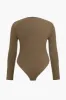 Plus størrelse asymmetrisk ruched bodysuit sold by Micas