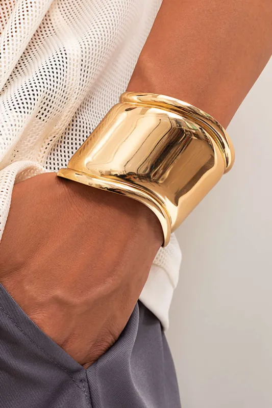Metal geometrisk bredt armbånd sold by Micas