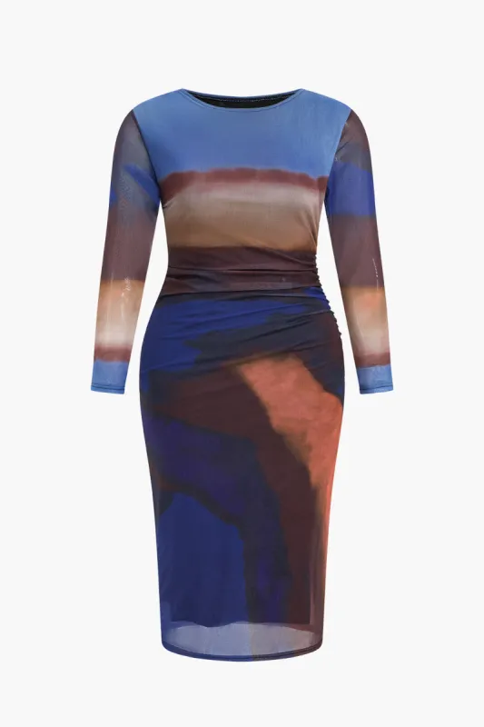 Plus størrelse slips farvestofprint mesh rund hals ruched langærmet midi kjole sold by Micas