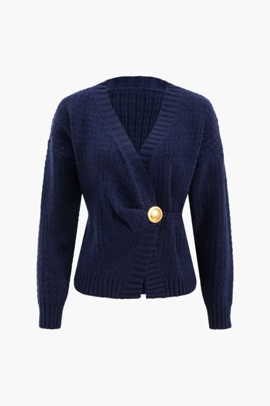 Strik knap V-hals cardigan sold by Micas