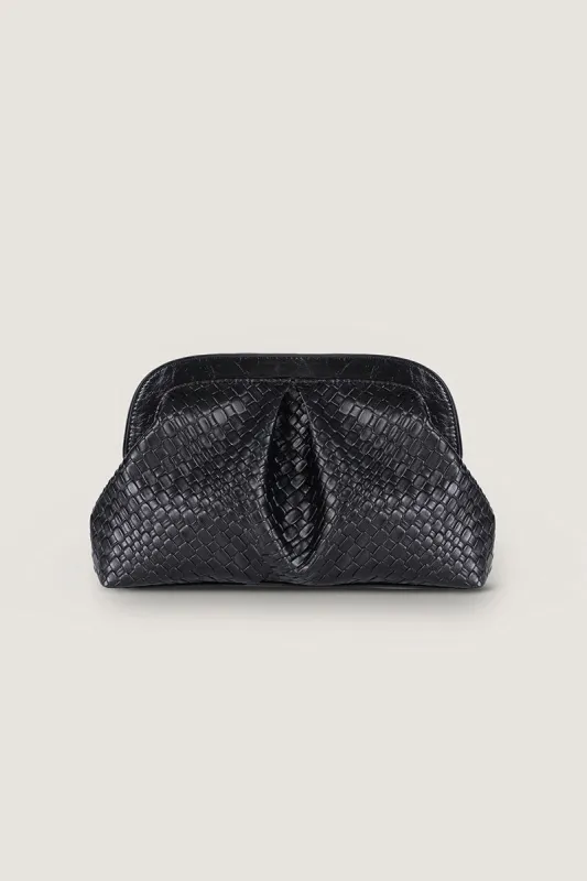 Vævet Ruched koblingstaske sold by Micas