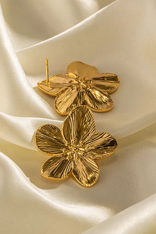 Blomsterdesignørering sold by Micas