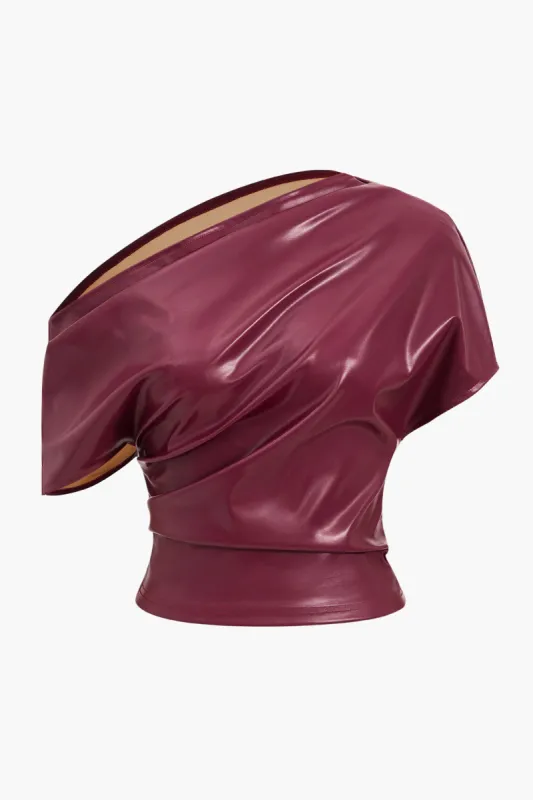 Faux læder ruched asymmetrisk kortærmet t-shirt sold by Micas