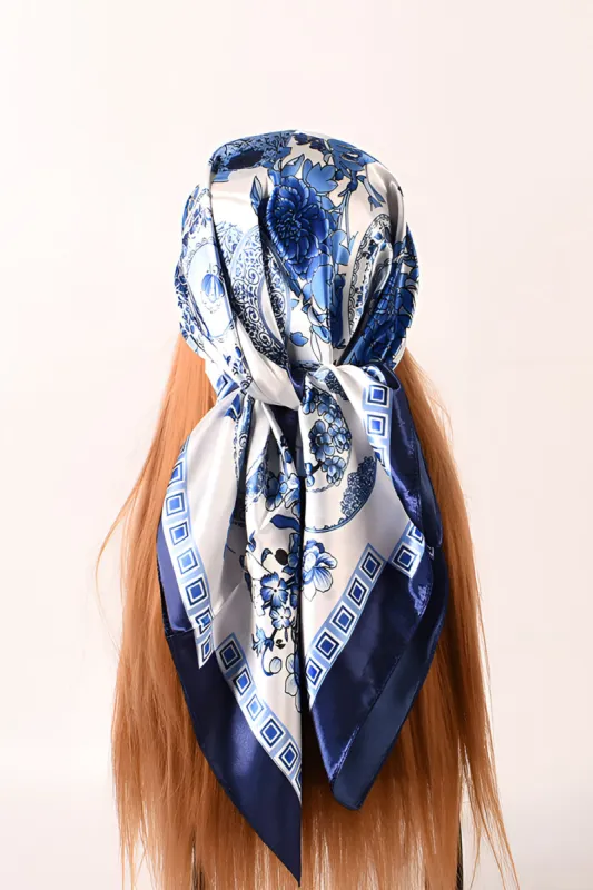 Blomsterprint -pandebånd sold by Micas