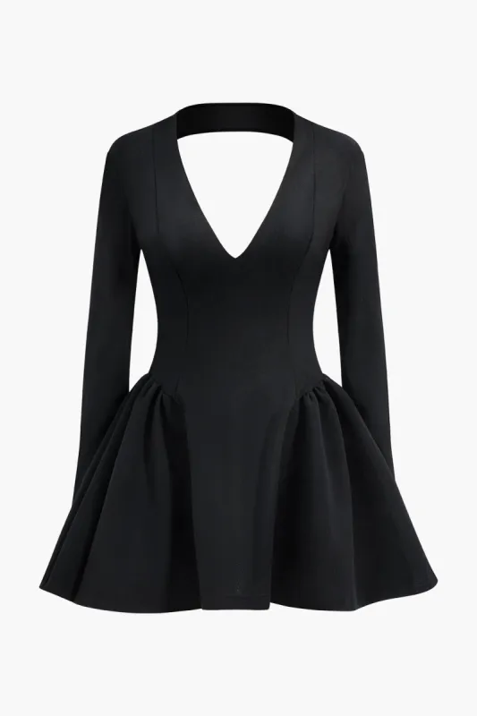 Dyb v-hals mini kjole sold by Micas