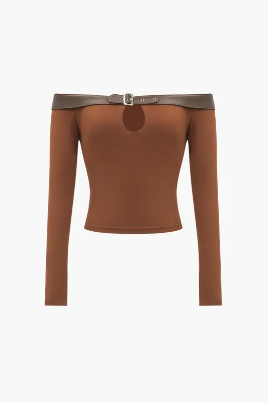 Afskåret skulderen langærmet top sold by Micas