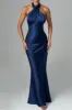 Satin rygfri ærmeløs maxi kjole sold by Micas