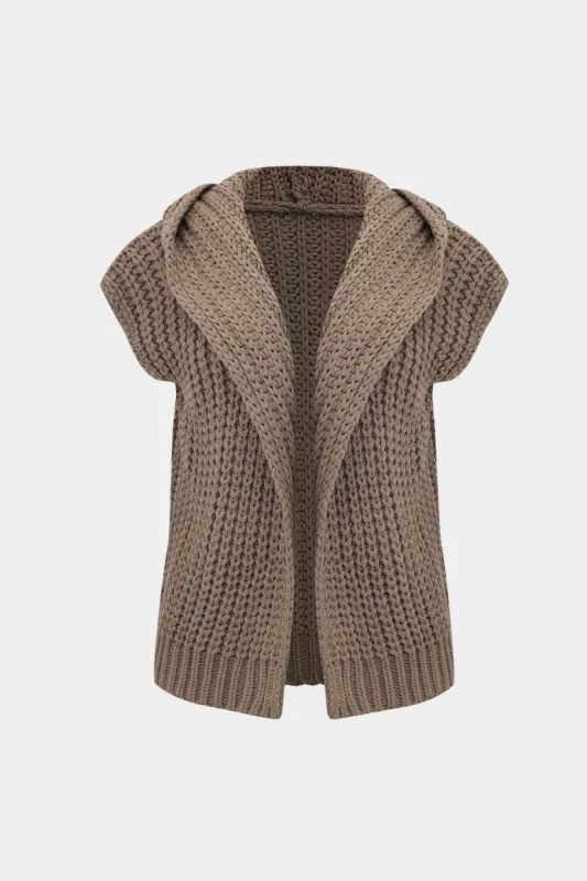 Strik hætte kortærmet cardigan sold by Micas