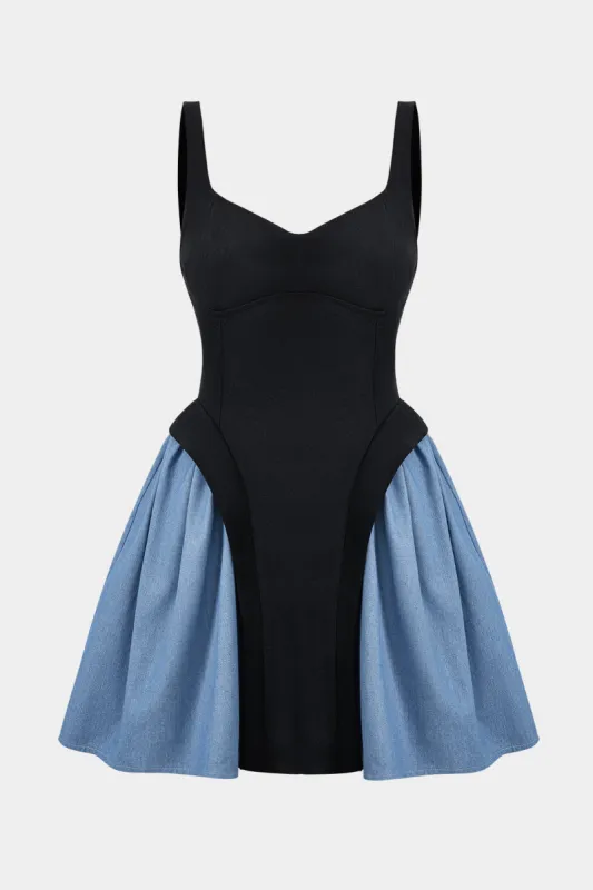 Denim patchwork ruched ærmeløs mini kjole sold by Micas