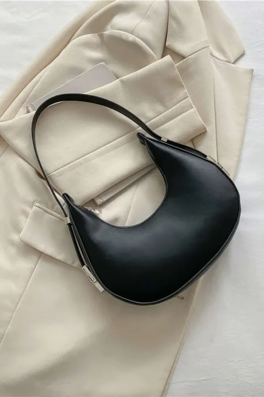 Faux læder tværkrop taske sold by Micas