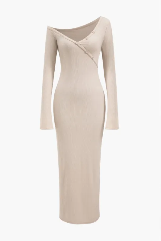 Knap asymmetrisk hals langærmet maxi kjole sold by Micas