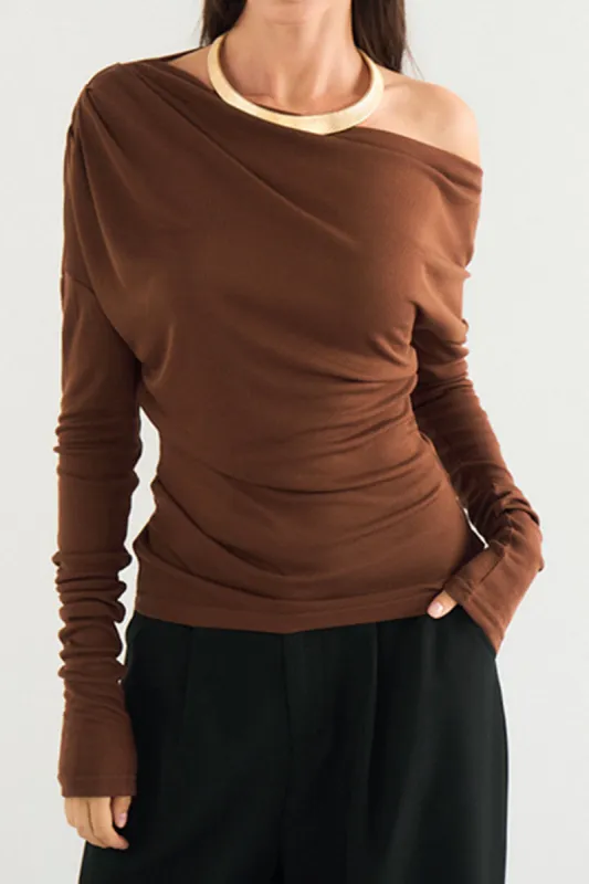 Asymmetri skulder ruched langærmet top sold by Micas