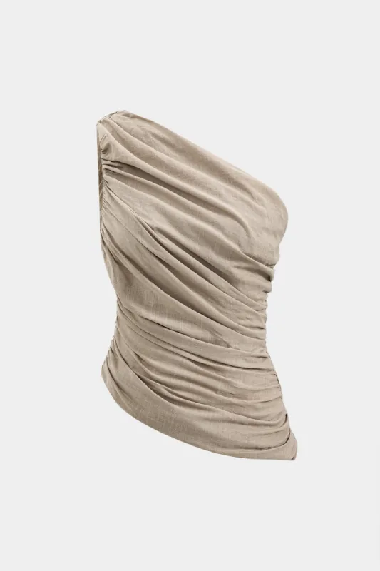 Linned ruched en skuldertank top sold by Micas