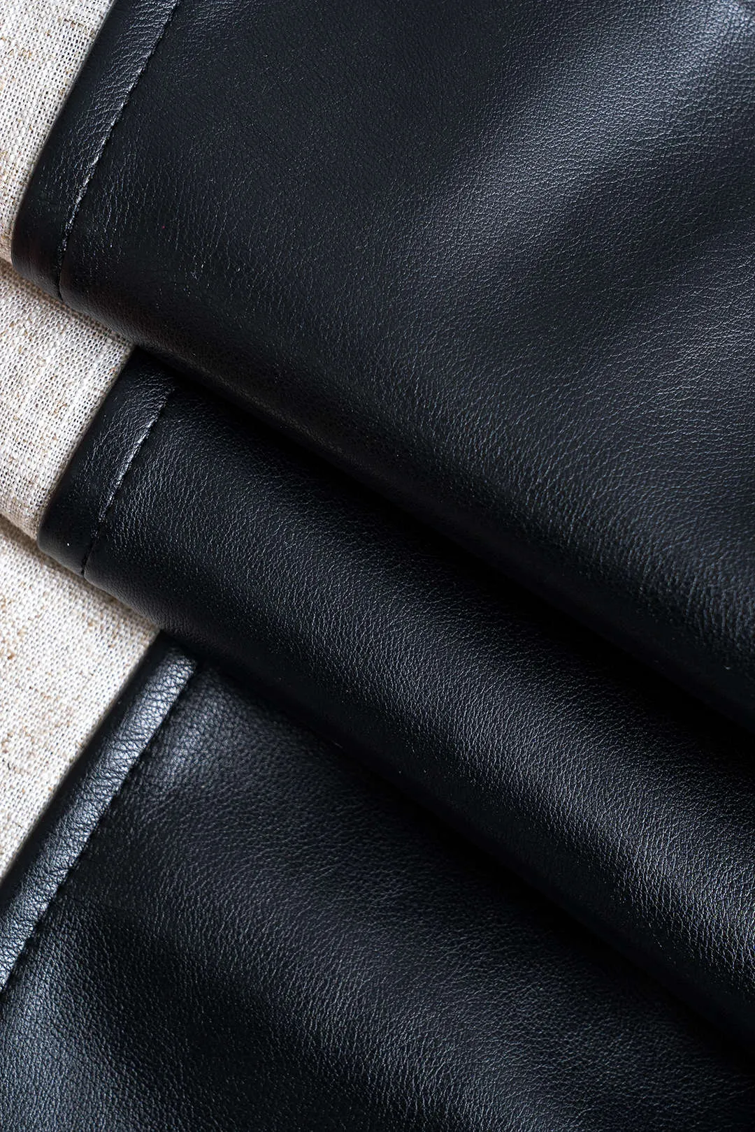 Faux læder metalliske patchwork bukser sold by Micas product image thumbnail 5