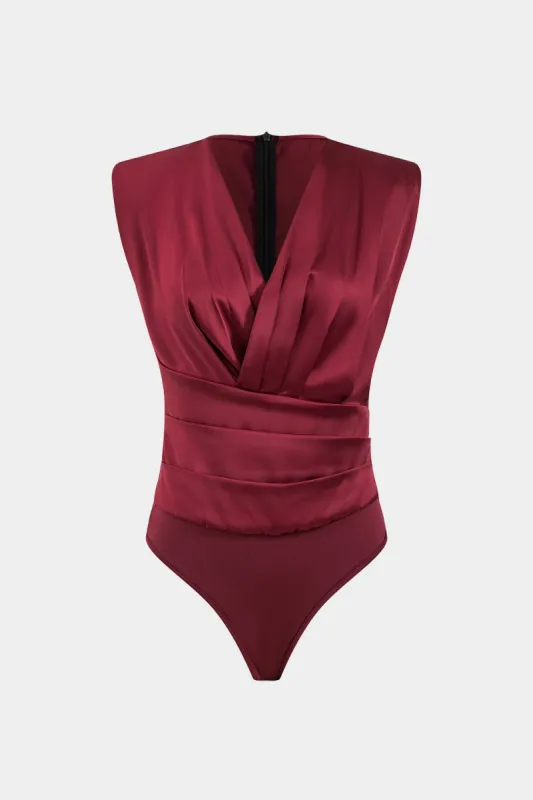 Ruched skulderpuder V-hals ærmeløs bodysuit sold by Micas