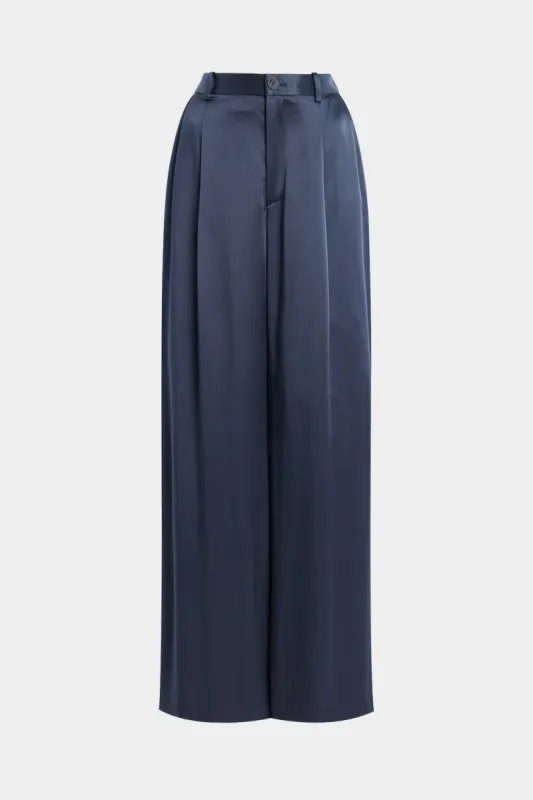Satin plisserede knaplomme bukser sold by Micas