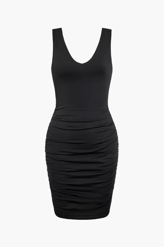 Ruched rygfri ærmeløs mini kjole sold by Micas