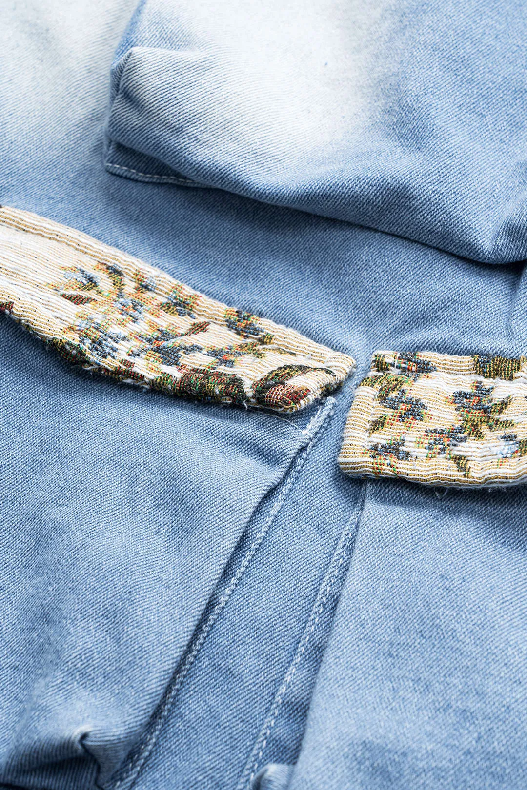 Jacquard denim patchwork -knap lynlås lomme tønde jeans sold by Micas product image thumbnail 3