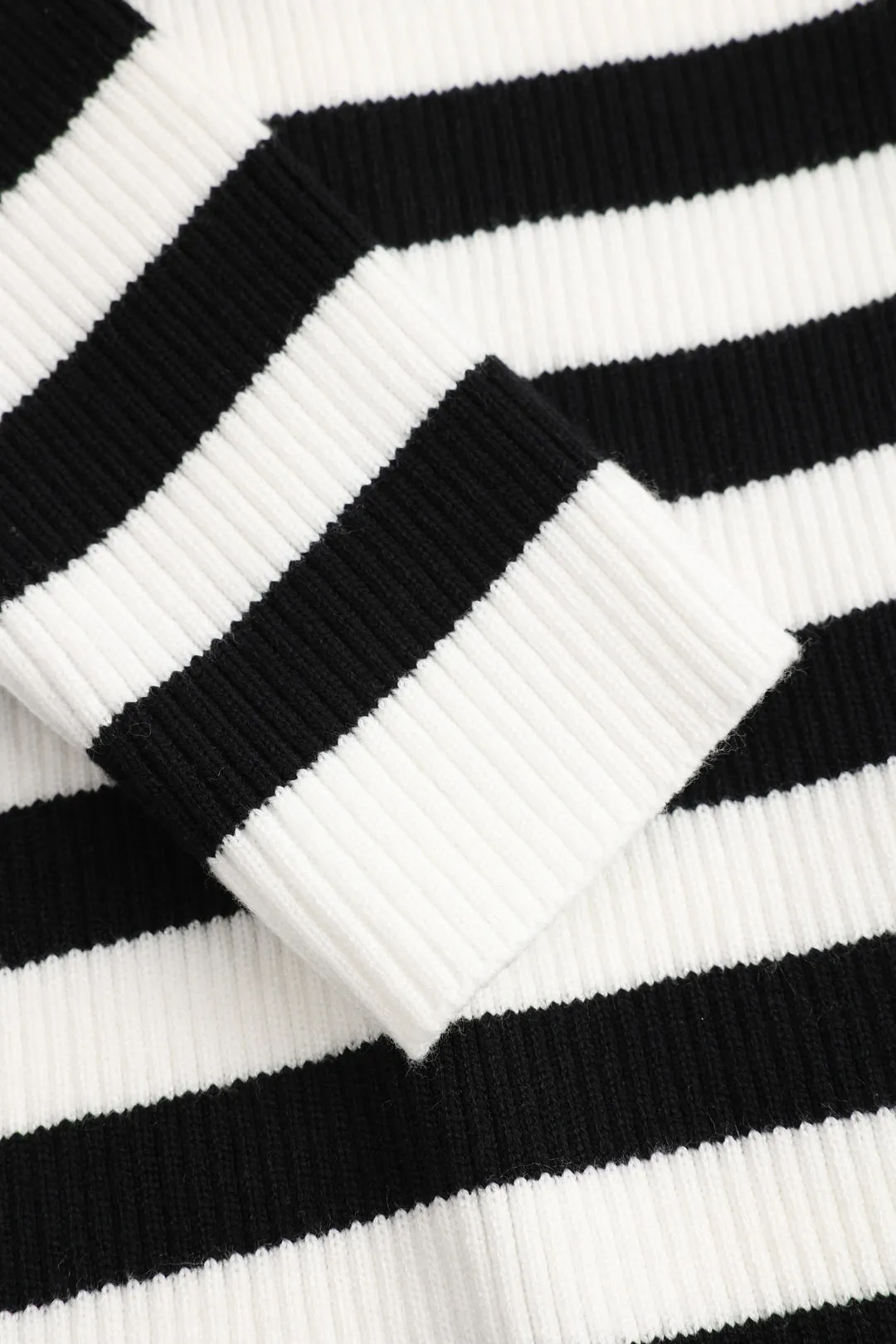 Strik Zebra Stripe Off Shoulder Langærmet kjole sold by Micas product image thumbnail 4