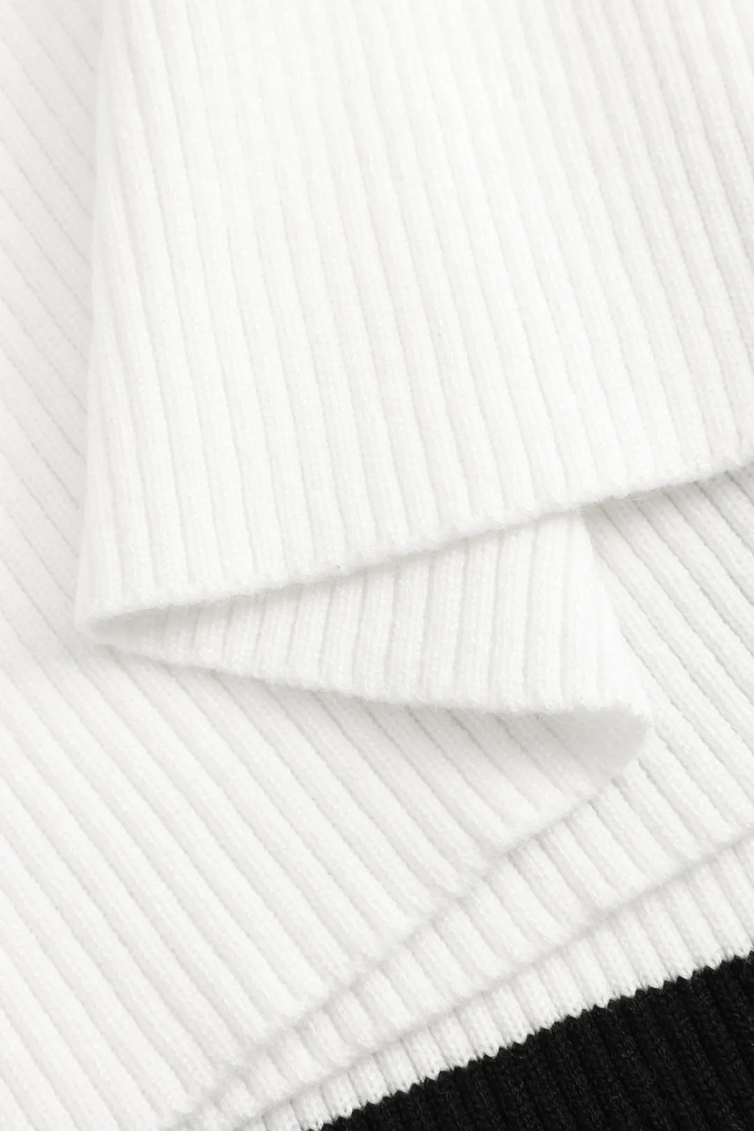 Strik Zebra Stripe Off Shoulder Langærmet kjole sold by Micas product image thumbnail 5