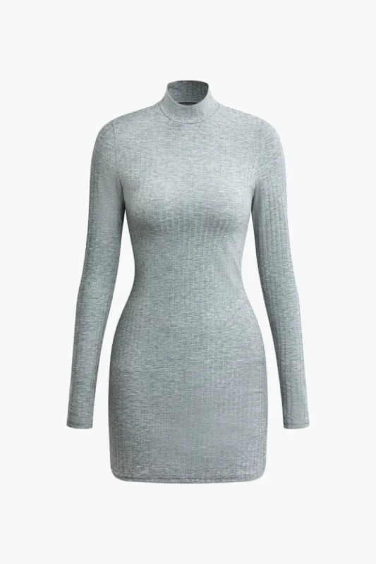 Ruched Mock Neck Slit Langærmet mini kjole sold by Micas