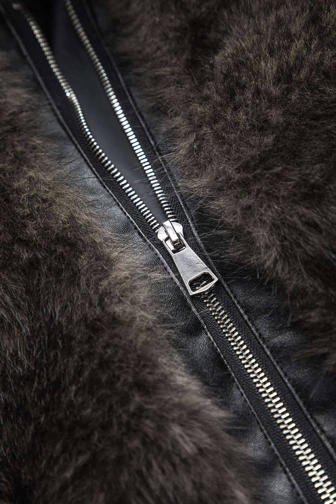 Faux pels patchwork lynlås langærmet jakke sold by Micas product image thumbnail 3