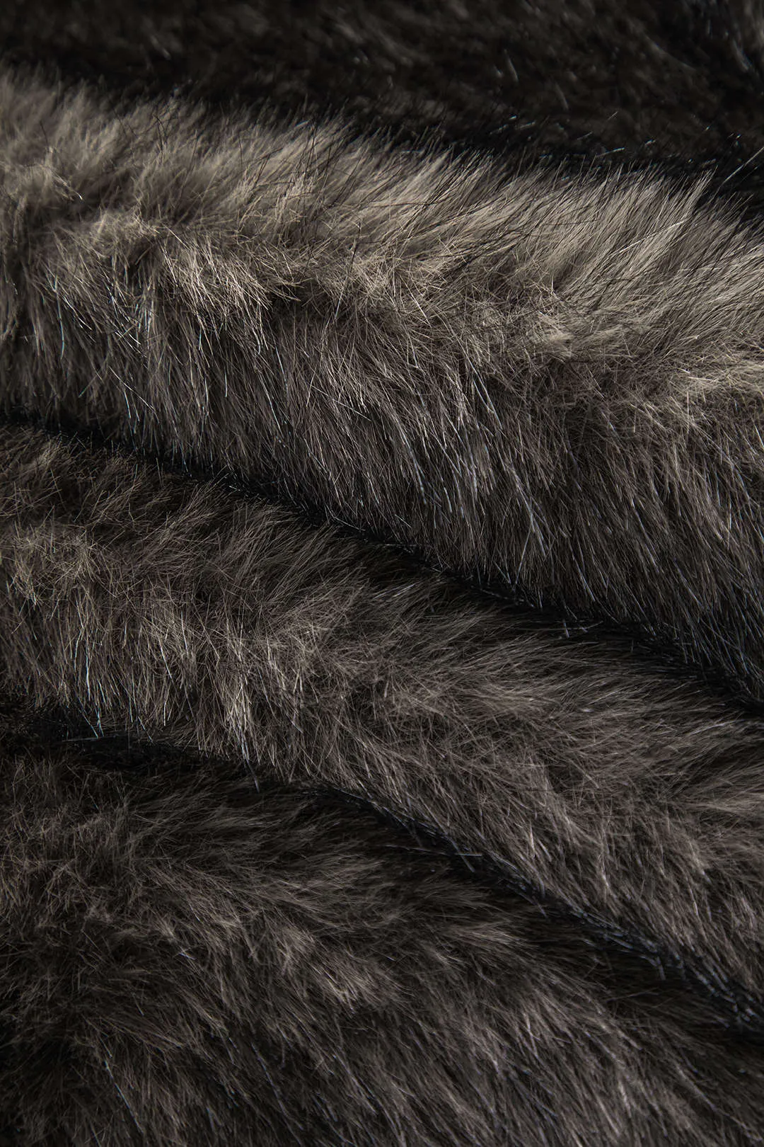 Faux pels patchwork lynlås langærmet jakke sold by Micas product image thumbnail 4