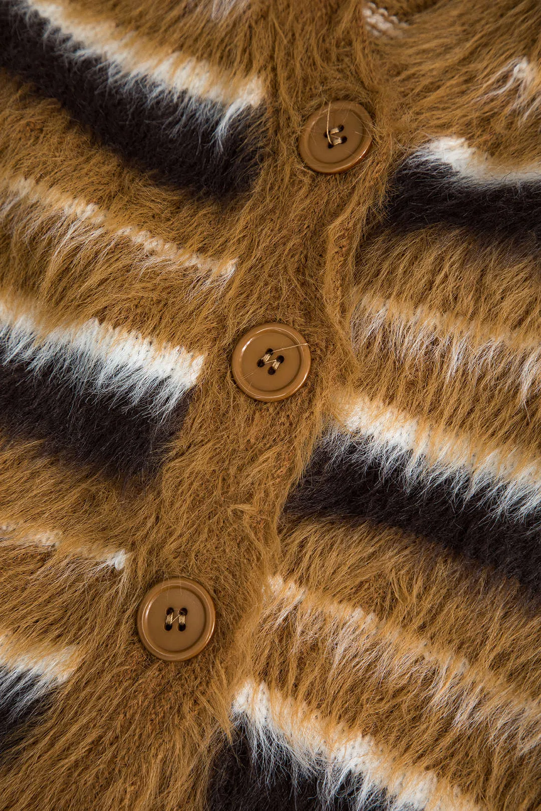 Strikket stribe fuzzy knap langærmet top sold by Micas product image thumbnail 3