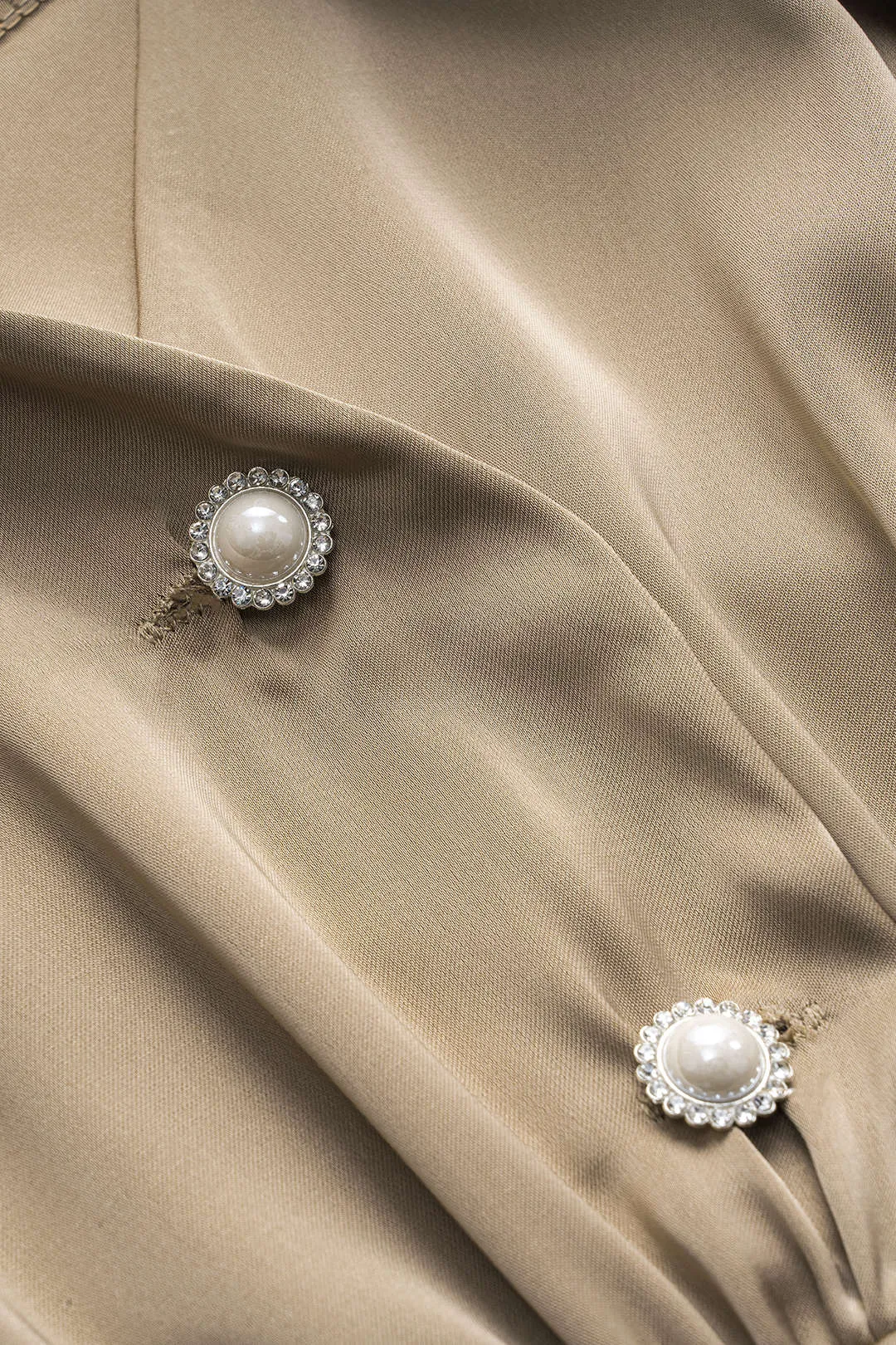 Satin Ruffle Ruched Button Longærme skjorte sold by Micas product image thumbnail 4