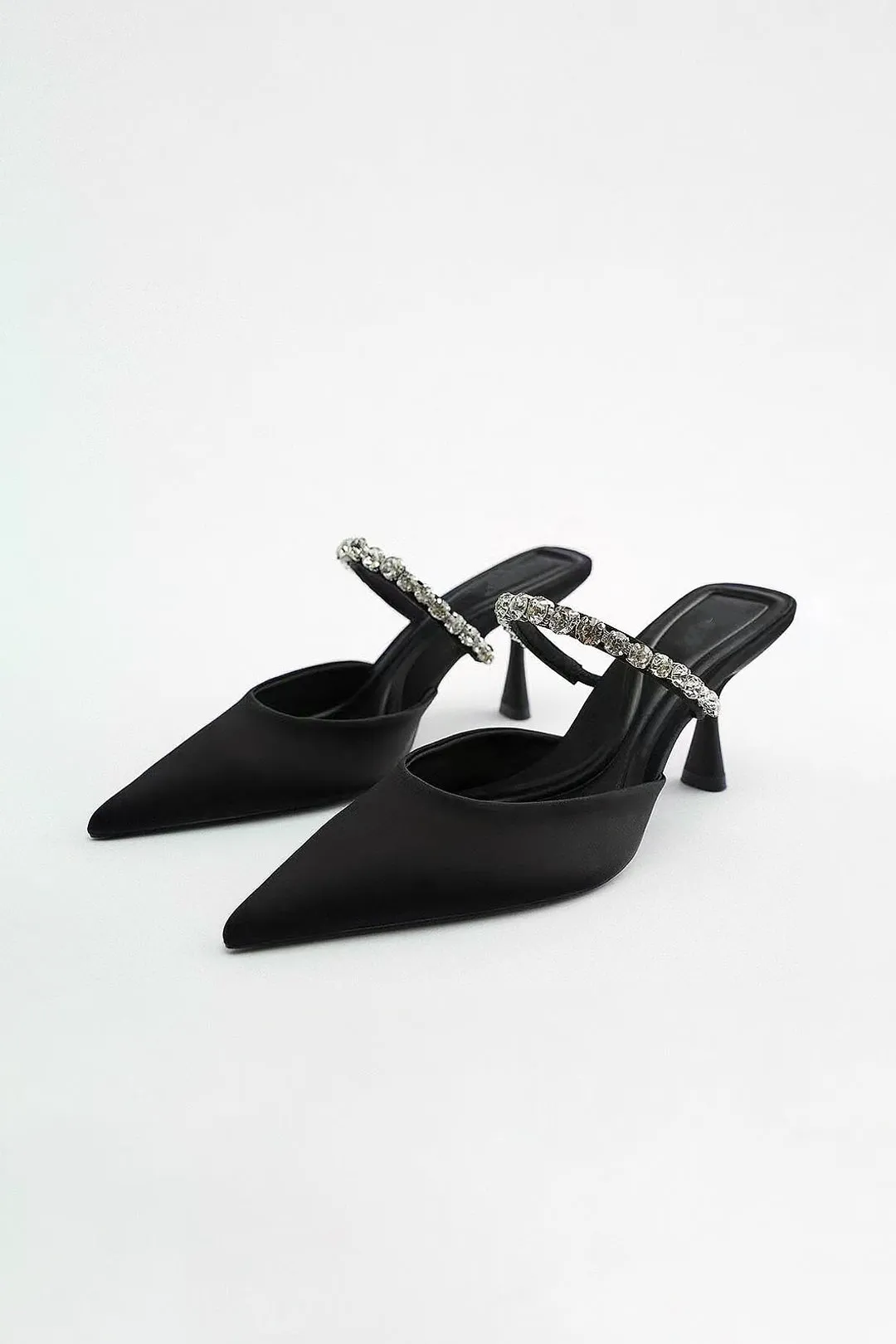 Rhinestone Pyntet spids-tå højhælede sandaler sold by Micas