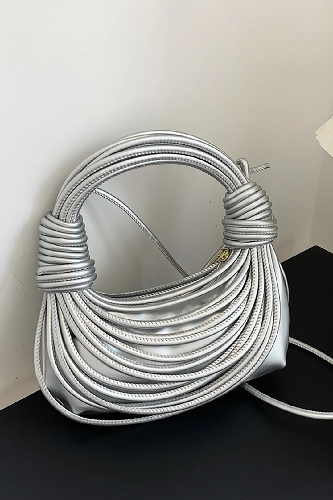 Faux læder vævet lynlås kobling taske sold by Micas product image thumbnail 3