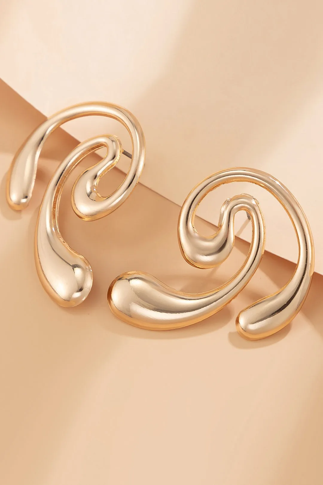 Metal geometriske øreringe sold by Micas product image thumbnail 3