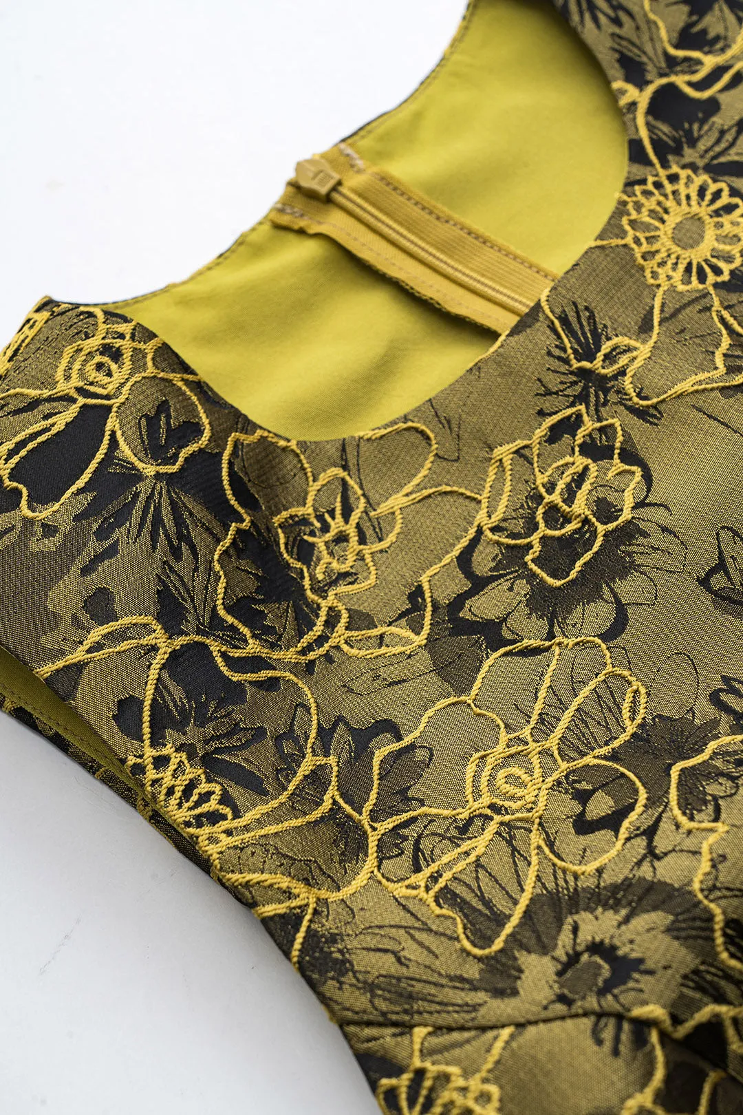 Broderi ruched lynlås ærmeløs romper sold by Micas product image thumbnail 3