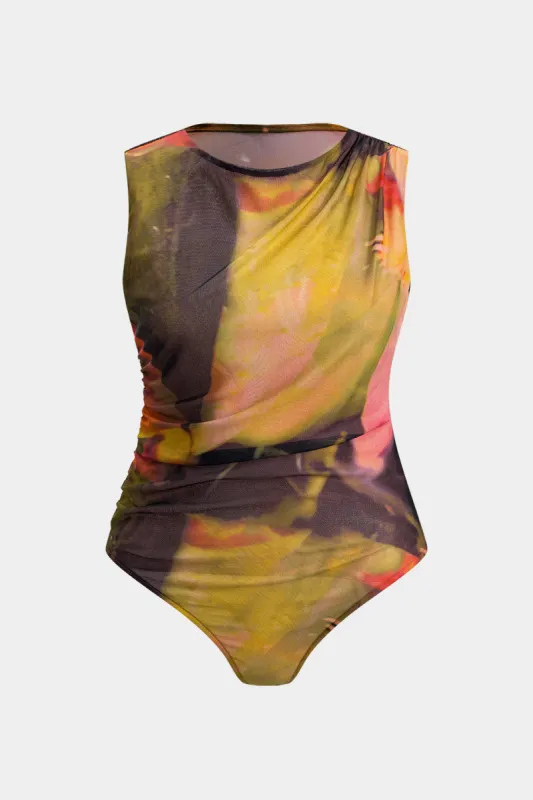 Plus størrelse abstrakt print mesh ruched ærmeløs bodysuit sold by Micas