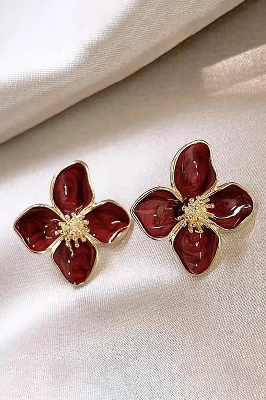 Metalindretning blomsterøreringe sold by Micas